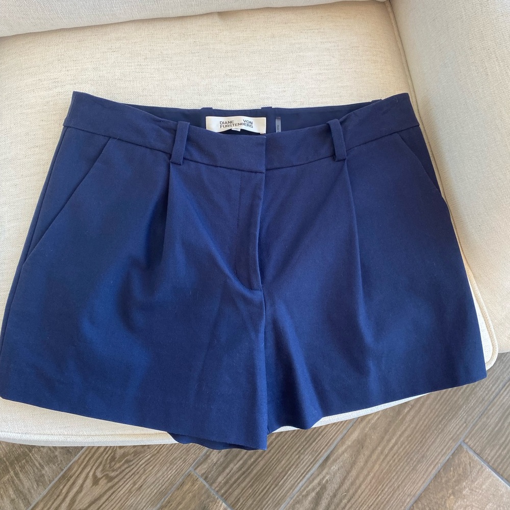 Diane Von Furstenberg Shorts Size 12